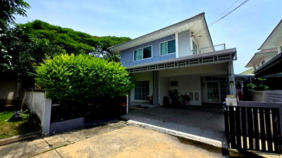 เช่าบ้านเดี่ยว นนทบุรี : ให้เช่า The villa ในซอยท่าอิฐ บ้านเดี่ยว2ชั้น 3ห้องนอน 3ห้องน้ำ หลังมุม เลี้ยงสัตว์ได้ มีพื้นที่กว้างขวาง
