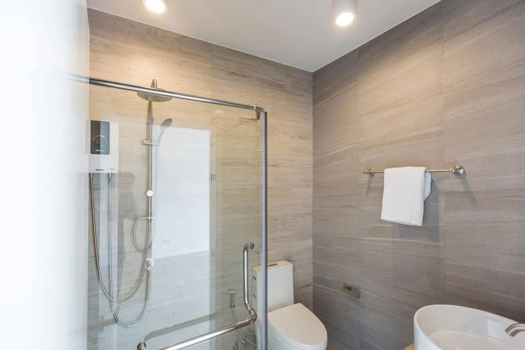 รูป ขายบ้านใหม่พลูวิวล่า ในหมู่บ้าน Proud Kwang Wiang 4 ห้องนอน 4 ห้องน้ำ ถนนเชียงใหม่-หางดง T.094-651-1456 - รูปที่ 17/18
