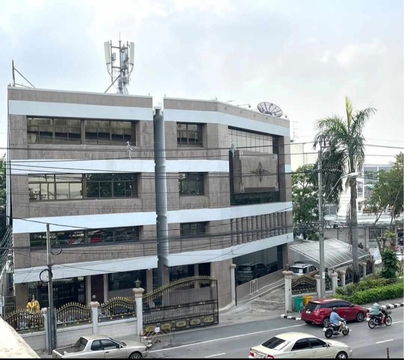 🏢✨ ให้เช่าสำนักงาน 4 ชั้น ติดถนนบรมราชชนนี 

