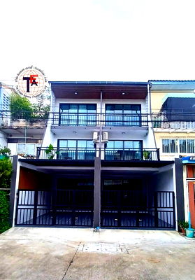 ทาวน์โฮม กรุงเทพมหานคร : ขายทาวน์โฮม 3 ชั้น ย่านลาดพร้าว ทำเลทอง ลงทุนหรืออยู่ก็คุ้ม