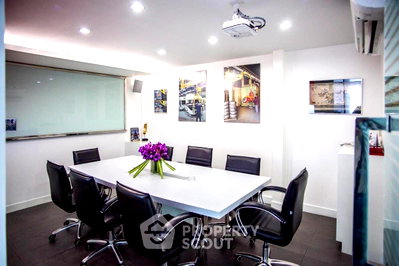 Condos for sale : 1-BR Condo at The Emporio Place near BTS Phrom Phong (ID 904312)