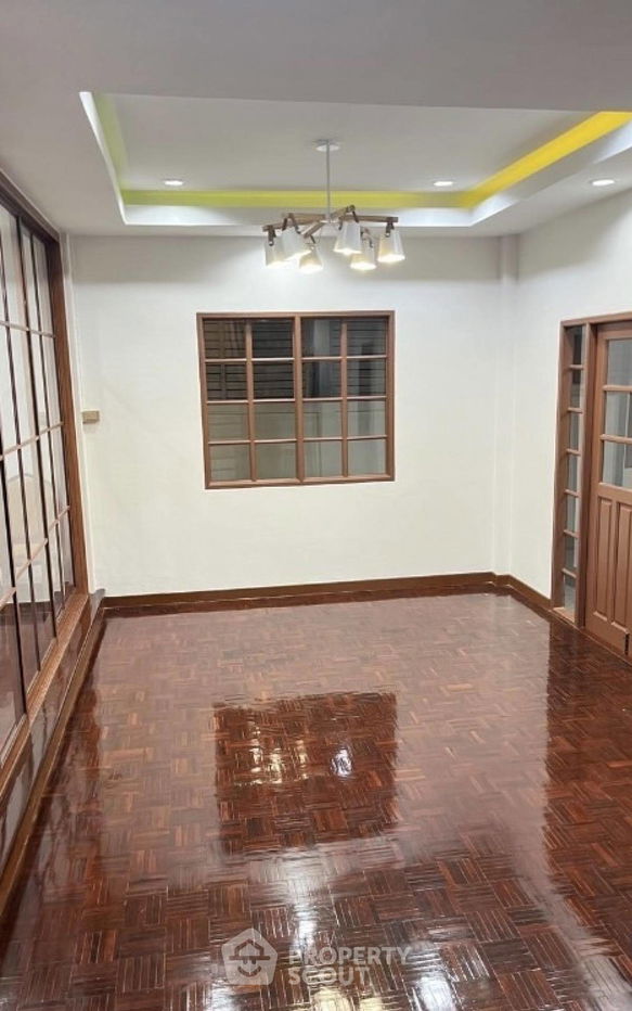 picture 3-BR House in Saphan Sung (ID 1866501) - 2/14