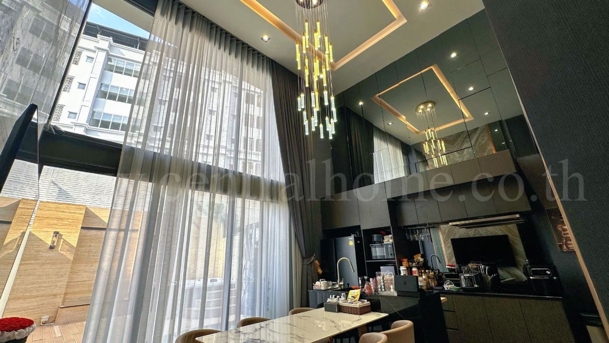 รูป ทาวน์โฮม เธอ ลาดพร้าว 93 ระดับ Luxury 3.5 ชั้น Fully Furnishe มีลิฟต์ในตัว พร้อมอยู่ - รูปที่ 2/19