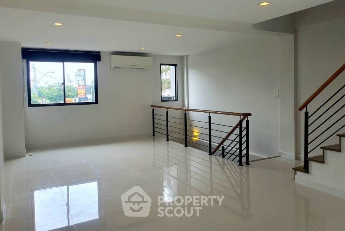 picture 3-BR Townhouse in Nong Khaem (ID 2030463) - 4/7