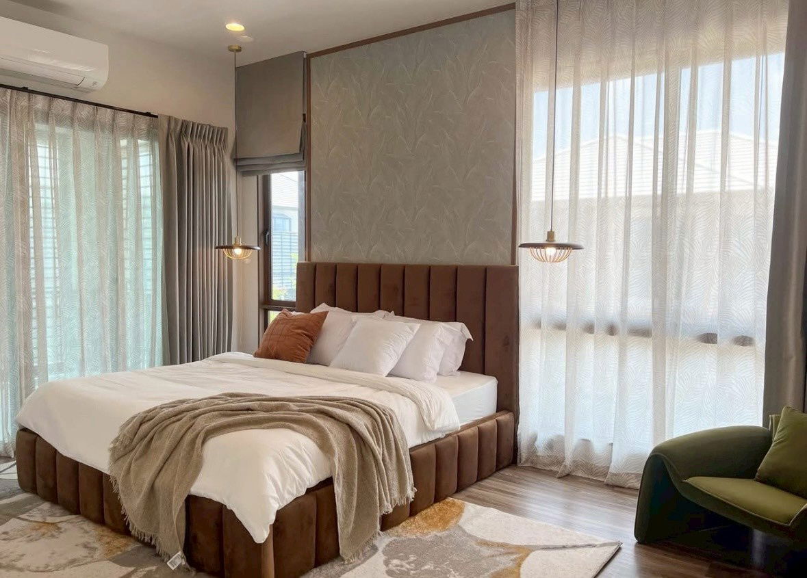 รูป  🏡บ้านหรูให้เช่า✨บุราสิริ กรุงเทพกรีฑา แต่งครบสวยพร้อมอยู่ (4 ห้องนอน 4 ห้องน้ำ) เพียง 175,000/เดือน ▫️Line: @sanhaproperty📲092-6242892 รหัส SHW026 - รูปที่ 7/14