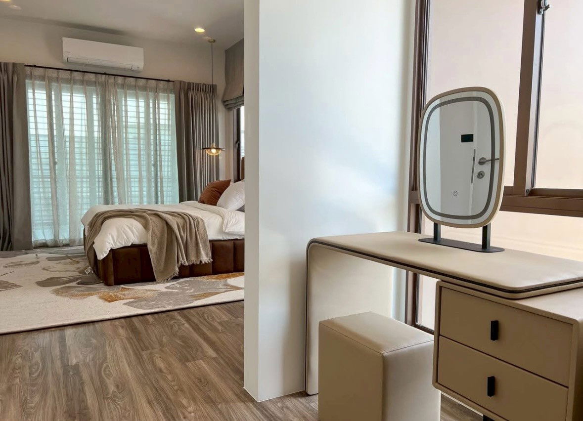 รูป  🏡บ้านหรูให้เช่า✨บุราสิริ กรุงเทพกรีฑา แต่งครบสวยพร้อมอยู่ (4 ห้องนอน 4 ห้องน้ำ) เพียง 175,000/เดือน ▫️Line: @sanhaproperty📲092-6242892 รหัส SHW026 - รูปที่ 9/14