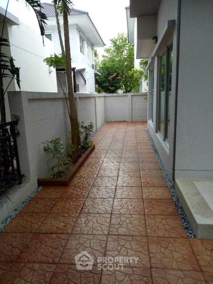 picture 3-BR House at Life Bangkok Boulevard Wongwaen-Rama 9 close to Suvarnabhumi Airport (ID 1337305) - 13/17