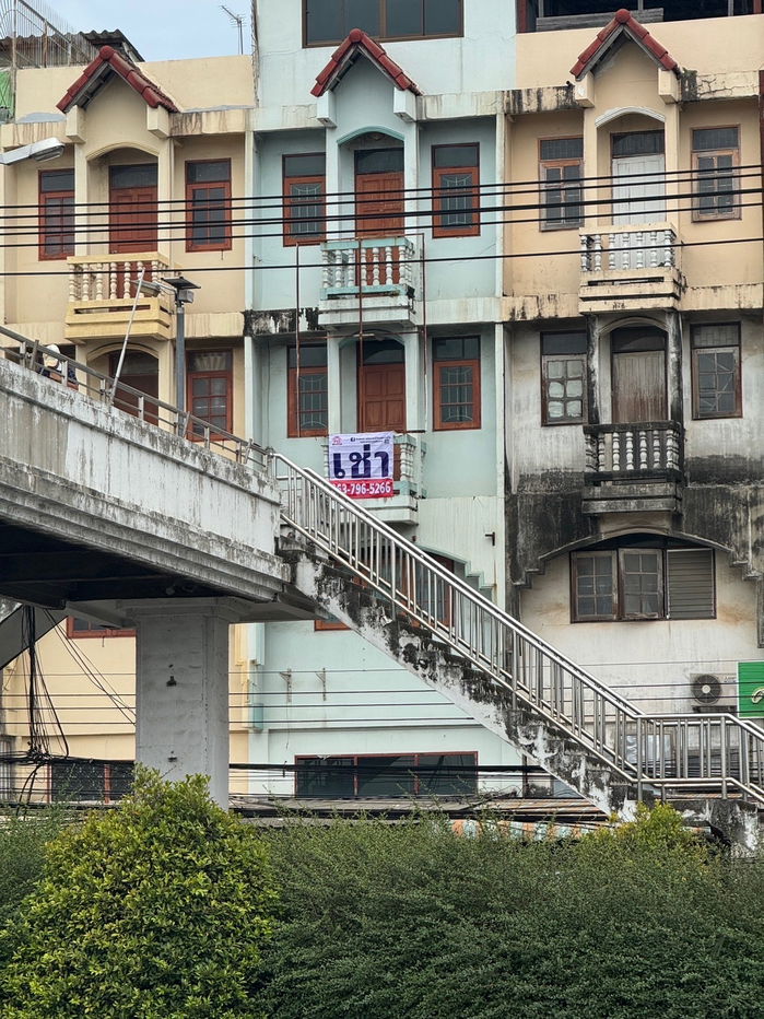 รูป เช่าอาคารพาณิชย์ 4.5 ชั้น ติดถนนพุทธมณฑลสาย 4 ตรงข้ามตลาดศรีสวัสดิ์ สนใจแอตไลน์ครับ@841qqlnr - รูปที่ 1/24