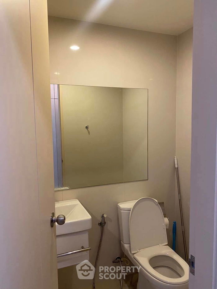 picture 2-BR Condo at Life Asoke near ARL Makkasan (ID 1902701) - 2/9