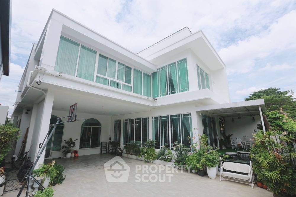 picture 4-BR House near MRT Wong Sawang (ID 1835407) - 1/12