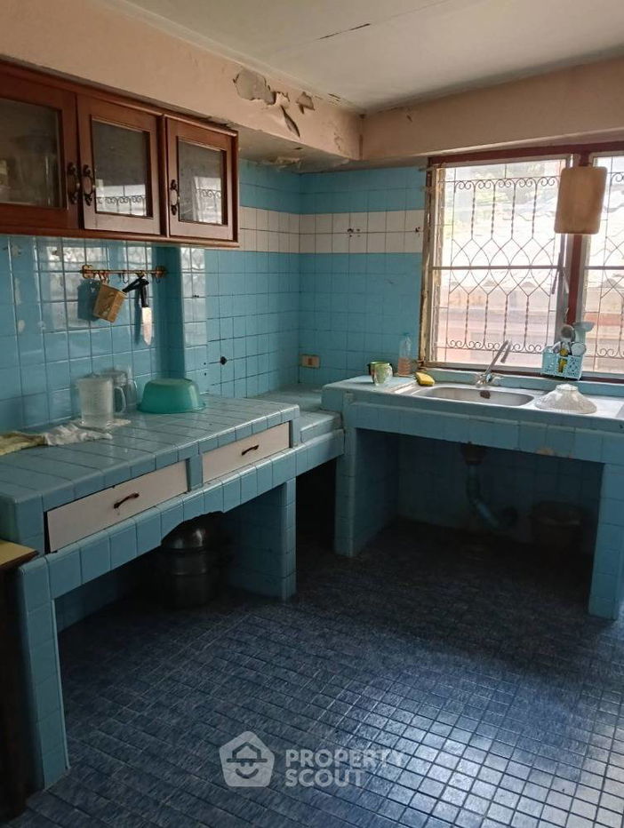 picture 3-BR House near MRT Phra Ram 9 (ID 2026146) - 5/10