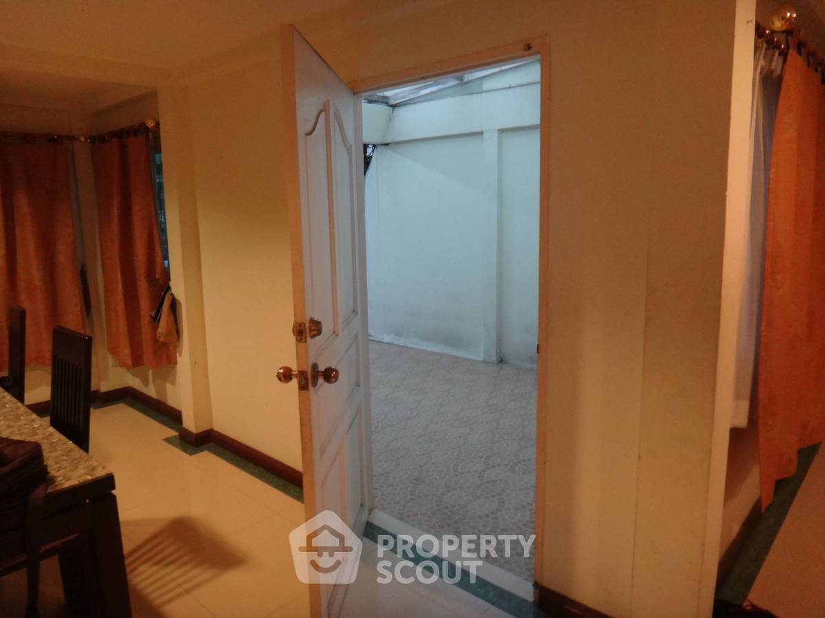 รูป ทาวน์เฮาท์ 3-ห้องนอน ใกล้ BTS พร้อมพงษ์ (ID 2213898) - รูปที่ 42/48
