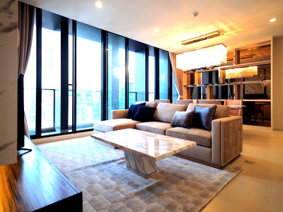 Condos for rent : ♦ Special Price ♦ Tower C, 35+ Floor | 1 Bedroom, 117.67 sq.m. | Condo skywalk connect to BTS ploenchit and Central Embassy.