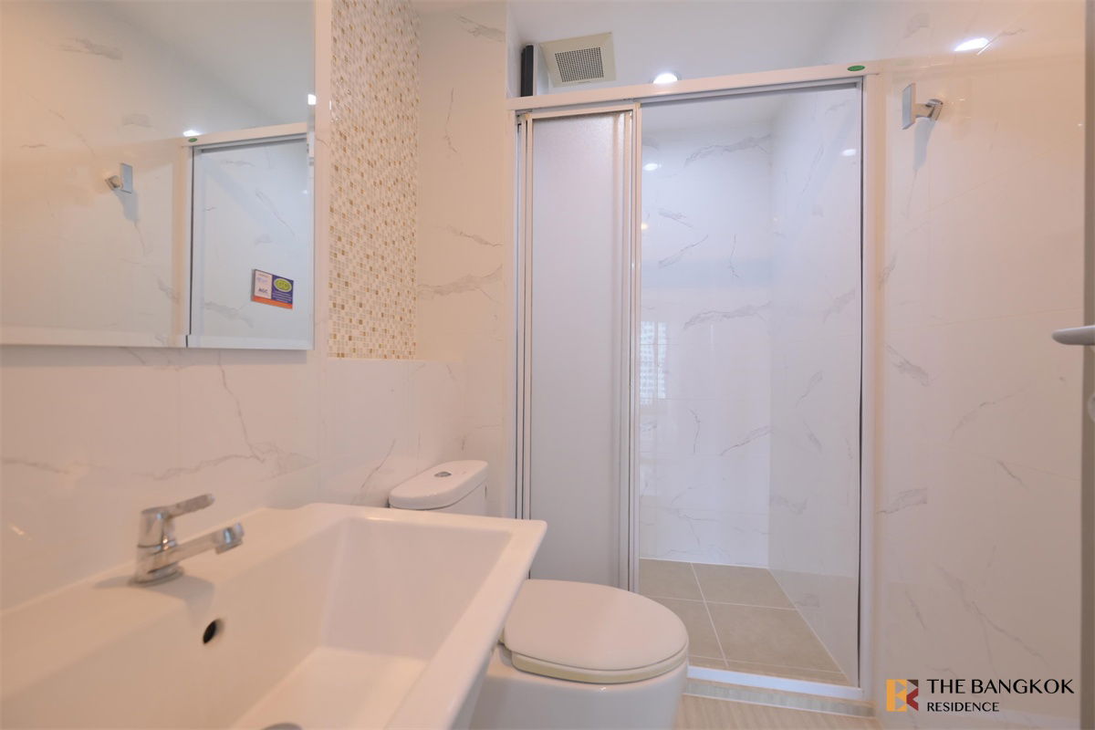 picture Life Ratchadapisek - the best price 3.65 MB , 1B1B size 38 sqm, very nice room and ready to move in ( Line ID: real_realestate or phone: 0842824246)  - 8/10