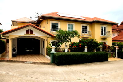 บ้านเดี่ยว บางละมุง ชลบุรี : ขายบ้านเดี่ยว 2 ชั้น โครงการEl Grande ( เอล แกรนด์ ) ขนาด 160 ตร.ว. ใกล้ตลาดน้ำสี่ภาคพัทยา ต.หนองปรือ อ.บางละมุง จ.ชลบุรี