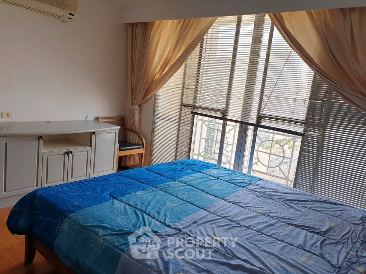 picture 2-BR Condo at Asoke Place near MRT Sukhumvit (ID 823839) - 3/5