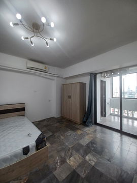 For Rent Merlin Tower 1 Sathorn road Area 40 Sqm 8,500 Baht/ month near BTS Chonnonsi