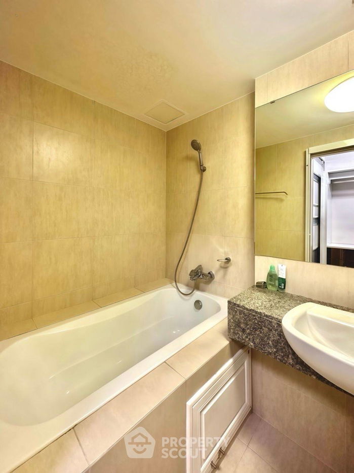 picture 2-BR Condo at The Clover Thonglor Residence near BTS Thong Lor (ID 2212309) - 10/15