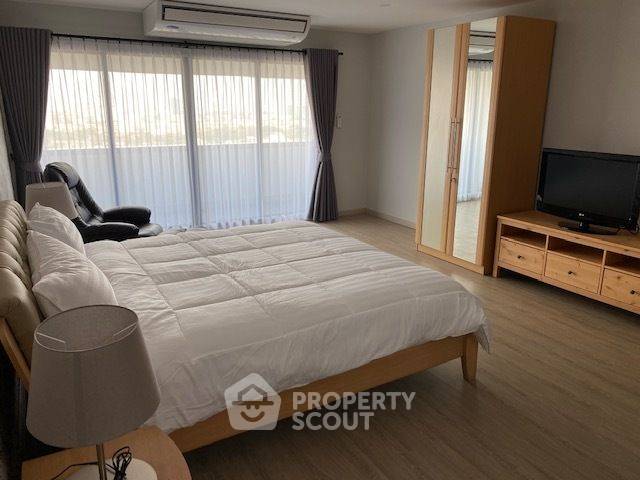 picture 2-BR Condo at Sarin Place Condominium near BTS Ratchayothin (ID 2213881) - 3/12