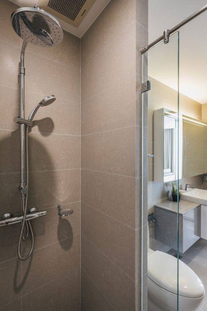 picture ♦ Prime Location ♦ Tower C, 25+ Floor | 1 Bedroom, 44.97 sq.m. | Condo skywalk connect to BTS ploenchit and Central Embassy. - 15/21