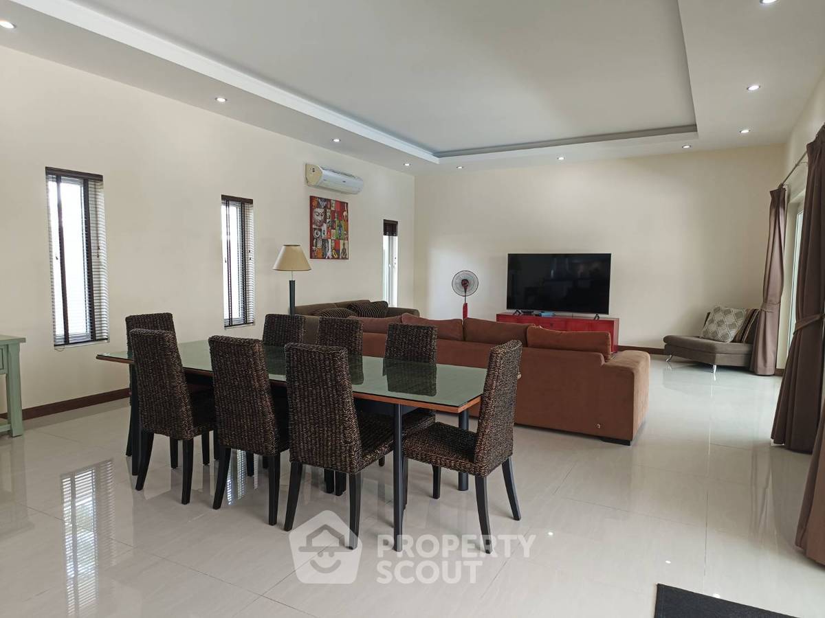 รูป วิลล่า 3-ห้องนอน ใกล้ เดอะ เวเนเซีย (ID 2215331) - รูปที่ 15/23