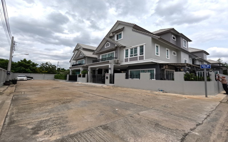 ขายบ้านเดี่ยว : ขายบ้านอิ่มอัมพร2 ขนาด 66.1 ตรว. หลังมุม โซนสงบเงียบ 3ชั้น ใกล้ Bts และMrt บางหว้า Mrt จรัลและท่าพระ สวยใหม่กริบ ถนนซอยกว้าง 