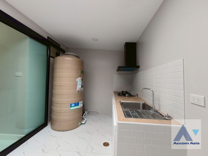 รูป 🔼🔽 AccomA 📩 Townhouse in Ekkamai with modern charm (AA42408) - รูปที่ 7/20