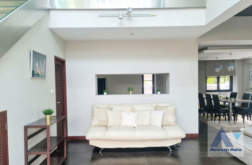 picture 🔼🔽 AccomA 📩 Modern Tropical Home with Natural Greenery and Airy Design (13001853) - 7/20