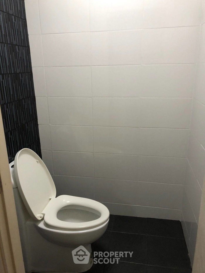 picture 1-BR Condo at The Trust Ngamwongwan in Bang Kraso (ID 1592068) - 3/11