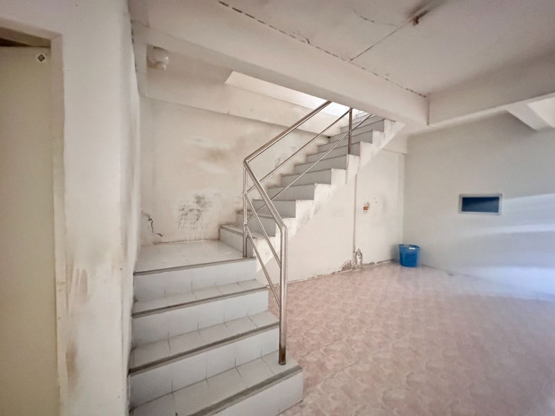 picture Townhouse for sale, Soi 4, Fueang Fa Village 9, Soi Mangkon Khanthi, selling price only 1.3 million baht!! Size 19 sq m. - 5/24