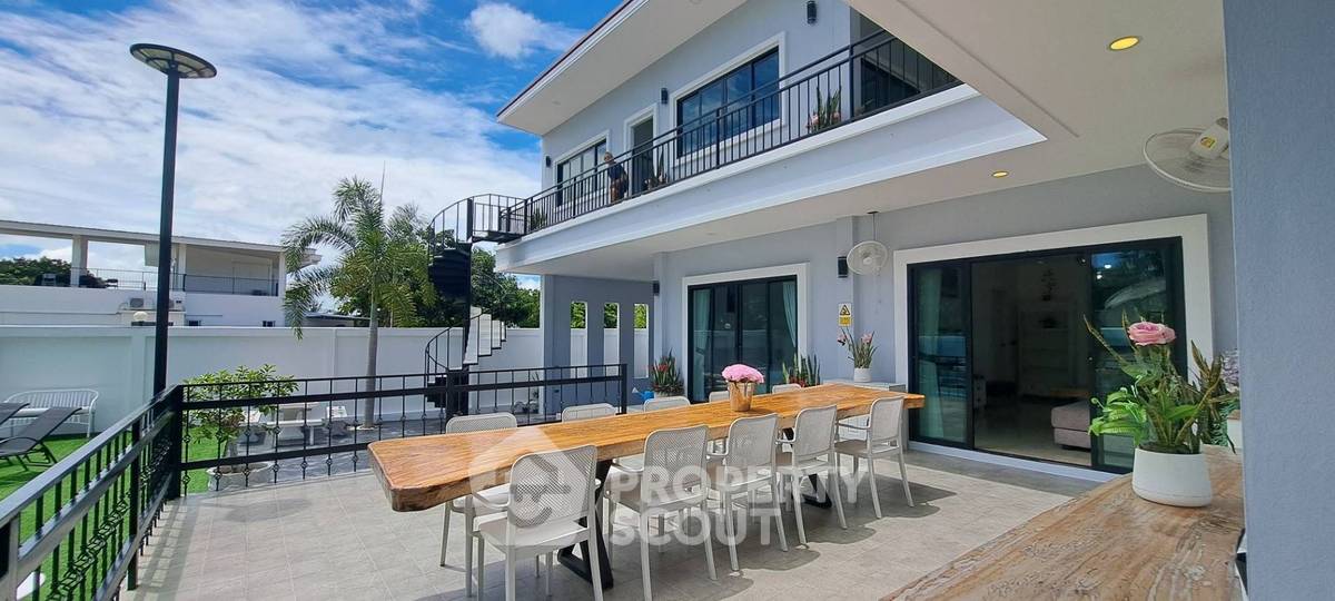 รูป วิลล่า 6-ห้องนอน ใกล้ เมืองพัทยา (ID 2215246) - รูปที่ 10/22