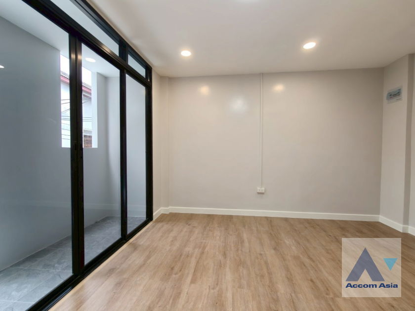 รูป 🔼🔽 AccomA 📩 Townhouse in Ekkamai with modern charm (AA42408) - รูปที่ 12/20