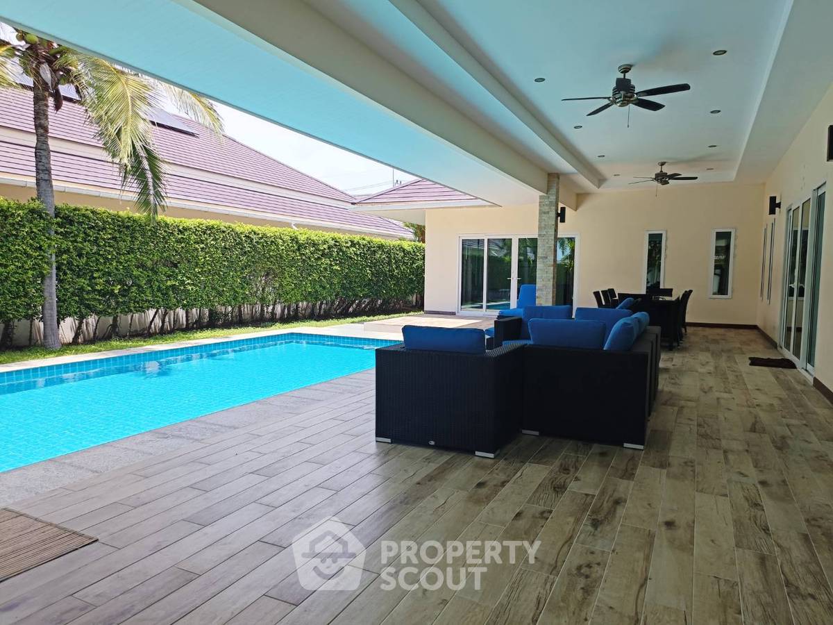 รูป วิลล่า 3-ห้องนอน ใกล้ เดอะ เวเนเซีย (ID 2215331) - รูปที่ 10/23
