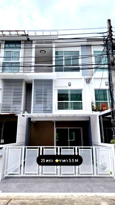 Townhouses for sale วิทยาลัยดุสิตธานี : P0081 Modern 3-Storey Townhome for Sale - Metro Rama 9 Project
