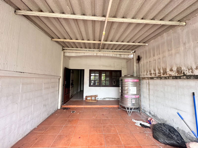 picture Townhouse for sale, Soi 4, Fueang Fa Village 9, Soi Mangkon Khanthi, selling price only 1.3 million baht!! Size 19 sq m. - 2/24