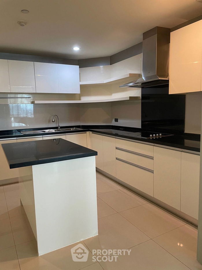 picture 4-BR Condo at Watermark Chaophraya near BTS Krung Thon Buri (ID 2098470) - 2/12