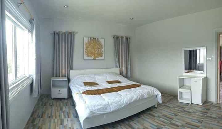 รูป 🏡✈️ให้เช่าบ้าน 3 ชั้น หลังใหญ่ ใกล้สนามบิน – ใกล้ รร.นานาชาติ พร้อมเฟอร์นิเจอร์ครบ  - รูปที่ 11/15