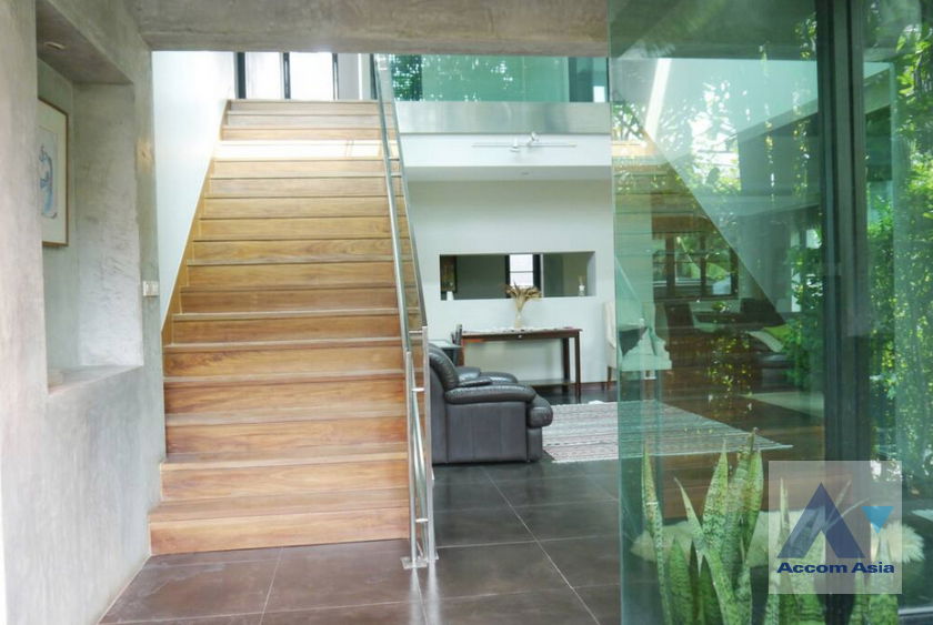 picture 🔼🔽 AccomA 📩 Modern Tropical Home with Natural Greenery and Airy Design (13001853) - 9/20