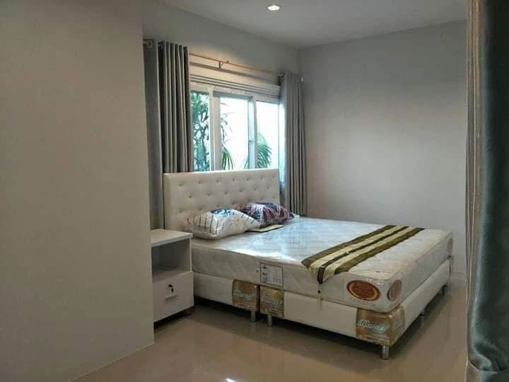 รูป 🏡✈️ให้เช่าบ้าน 3 ชั้น หลังใหญ่ ใกล้สนามบิน – ใกล้ รร.นานาชาติ พร้อมเฟอร์นิเจอร์ครบ  - รูปที่ 12/15