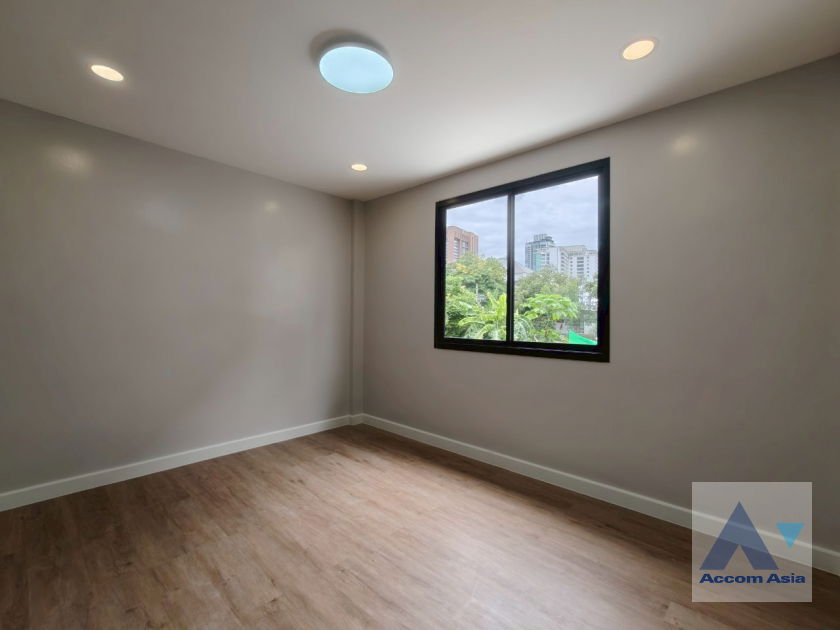 รูป 🔼🔽 AccomA 📩 Townhouse in Ekkamai with modern charm (AA42408) - รูปที่ 14/20