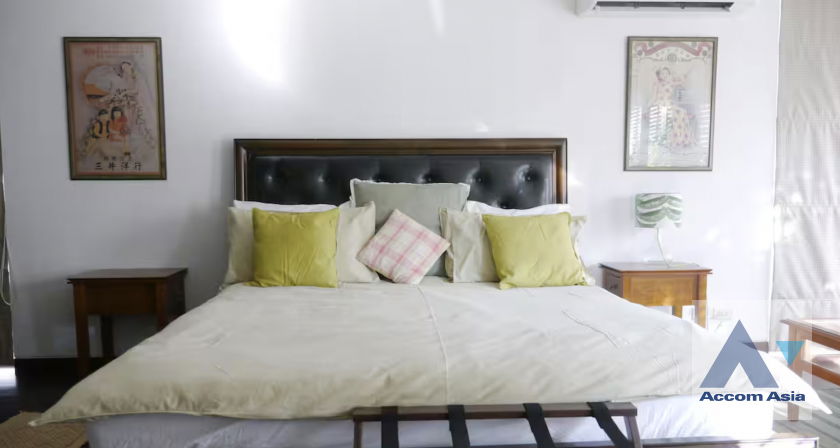 picture 🔼🔽 AccomA 📩 Modern Tropical Home with Natural Greenery and Airy Design (13001853) - 11/20