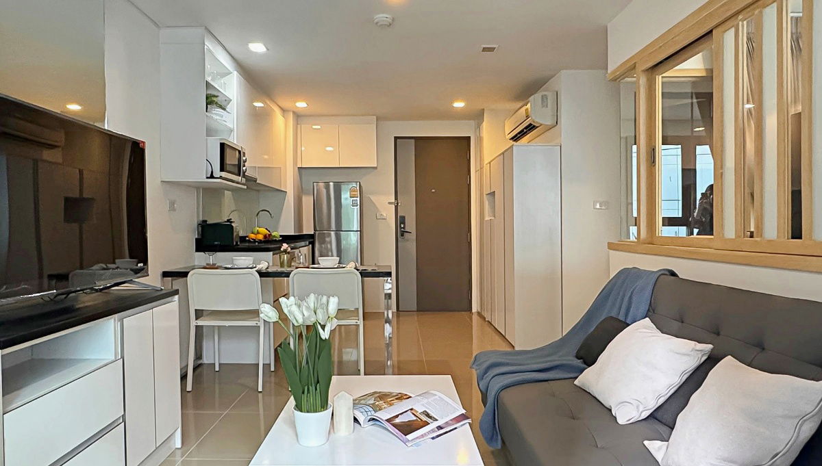 picture Modern 1-Bedroom Condo for Rent – Only 400m from BTS Asoke, Fully Furnished with Built-in Storage - 5/16