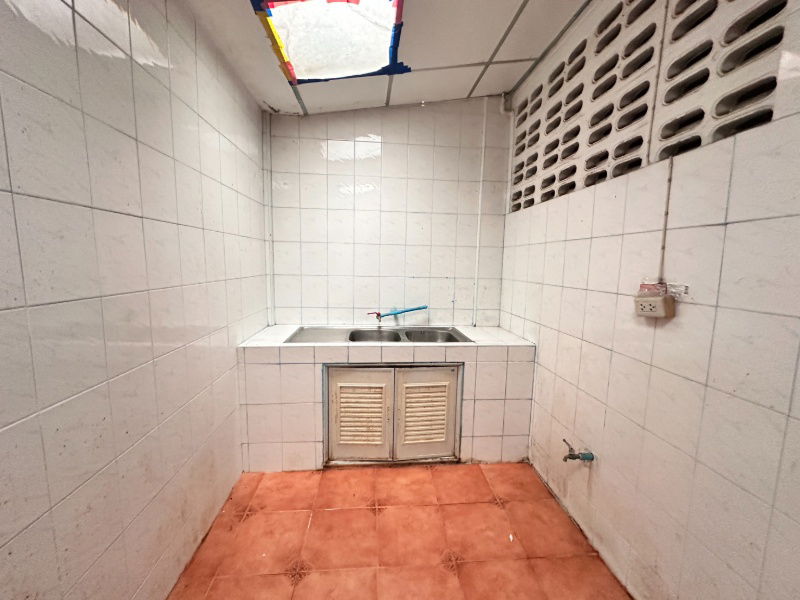 picture Townhouse for sale, Soi 4, Fueang Fa Village 9, Soi Mangkon Khanthi, selling price only 1.3 million baht!! Size 19 sq m. - 21/24