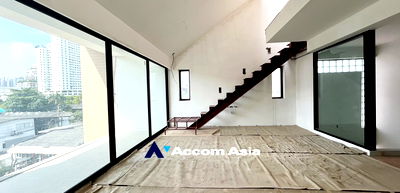 ทาวน์โฮม กรุงเทพมหานคร : 🔼🔽 AccomA 📩 Brand-new townhome in Moon Terrace Village, near BTS Phrom Phong (AA32924)