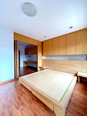 Home office for sale Bangkok : Townhouse 3storey for sale in Sukhumvit101/1 , 3bedrooms