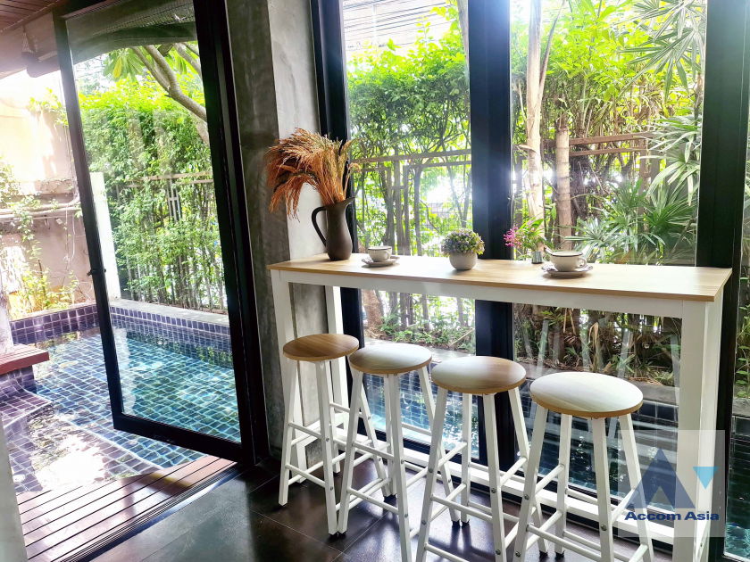 picture 🔼🔽 AccomA 📩 Modern Tropical Home with Natural Greenery and Airy Design (13001853) - 8/20