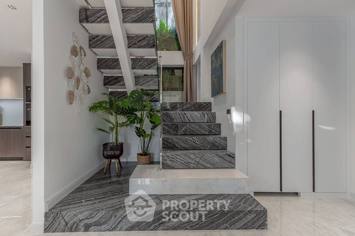 picture 5-BR House close to Pattaya South (ID 2097466) - 9/18