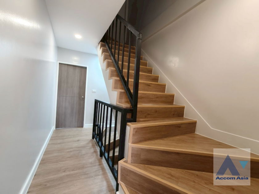 รูป 🔼🔽 AccomA 📩 Townhouse in Ekkamai with modern charm (AA42408) - รูปที่ 8/20