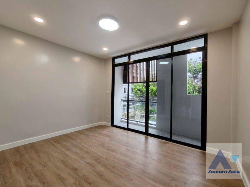 รูป 🔼🔽 AccomA 📩 Townhouse in Ekkamai with modern charm (AA42408) - รูปที่ 11/20