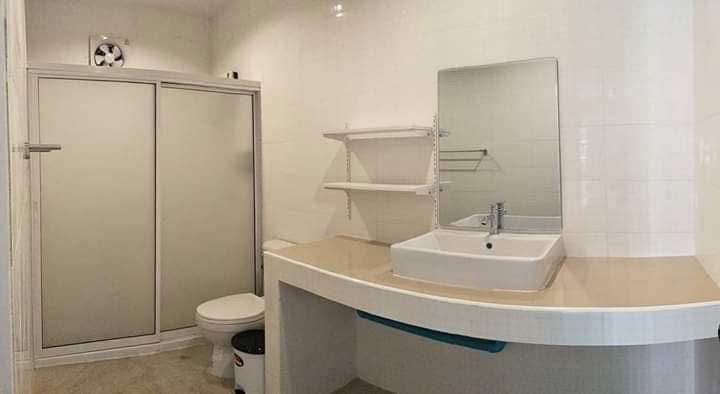 รูป 🏡✈️ให้เช่าบ้าน 3 ชั้น หลังใหญ่ ใกล้สนามบิน – ใกล้ รร.นานาชาติ พร้อมเฟอร์นิเจอร์ครบ  - รูปที่ 14/15